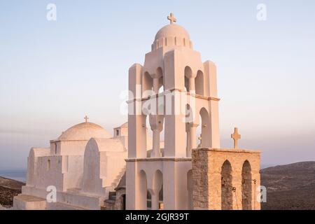 Kirche Panagia oder Jungfrau Maria Kirche bei Sonnenuntergang in Chora, Folegondros, Griechenland Stockfoto