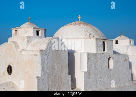 Kirche Panagia oder Jungfrau Maria über der Stadt Chora in Folegandros, Griechenland Stockfoto