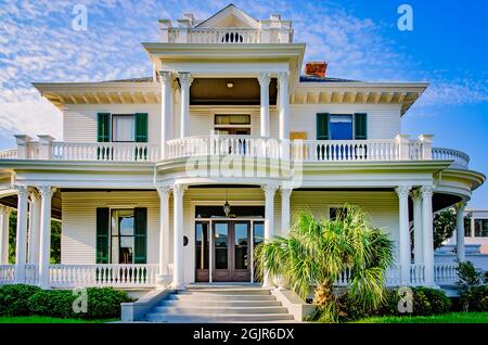 Das Redding House ist am 5. September 2021 in Biloxi, Mississippi, abgebildet. Das Haus der klassischen Wiedergeburt aus dem Jahr 1908 wurde für den ortsansässigen Geschäftsmann Charles Redding gebaut. Stockfoto