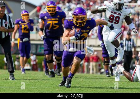 Greenville, NC, USA. September 2021. Der East Carolina Pirates Wide Receiver Tyler Snead (22) läuft nach dem Fang im vierten Quartal des NCAA-Spiels im Dowdy-Ficklen Stadium in Greenville, NC. (Scott Kinser/Cal Sport Media). Kredit: csm/Alamy Live Nachrichten Stockfoto