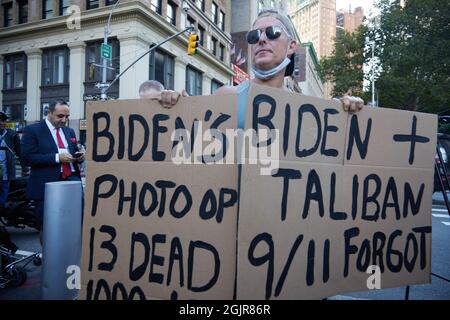 Namenlose Protestierenden zum 20. Jahrestag des Terroranschlags vom 11. September 2001 auf das World Trade Center und das 5. Weltkrieg in New York, New York, am Samstag, den 11. September 2021.Quelle: Allan Tannenbaum für CNP/MediaPunch Stockfoto