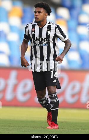 Der US-Mittelfeldspieler Weston McKennie von Juventus schaut während des Fußballspiels der Serie A zwischen SSC Napoli und dem FC Juventus am 11. September 2021 im Diego Armando Maradona Stadium, Neapel, Italien, vorbei Stockfoto