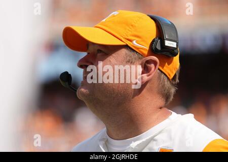 11. September 2021: Tennessee Volunteers Head Coach Josh Heupel während des NCAA Fußballspiels zwischen den Freiwilligen der University of Tennessee und den Panthers der University of Pittsburgh im Neyland Stadium in Knoxville, TN, Tim Gangloff/CSM Stockfoto