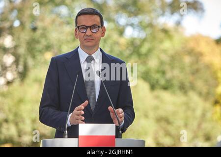 Warschau, Masowien, Polen. September 2021. Premierminister MATEUSZ MORAWIECKI traf sich in Warschau mit Bundeskanzlerin ANGELA MERKEL. Dies ist Angela MERKEL letzte Reise nach Polen als Bundeskanzlerin der Bundesrepublik Germany.in das Bild: MATEUSZ MORAWIECKI (Foto: © Hubert Mathis/ZUMA Press Wire) Stockfoto