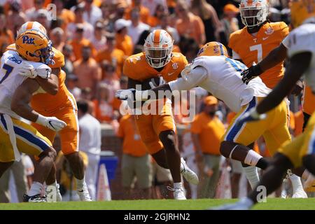 11. September 2021: Tennessee Volunteers running back Jabari Small #2 spielt den Ball während des NCAA-Fußballspiels zwischen den Freiwilligen der University of Tennessee und den Panthers der University of Pittsburgh im Neyland Stadium in Knoxville, TN, Tim Gangloff/CSM Stockfoto