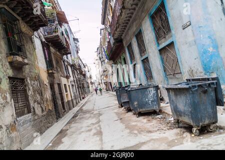 HAVANNA, KUBA - 23. FEB 2016: Blick auf eine Straße in der Altstadt von Havanna Stockfoto