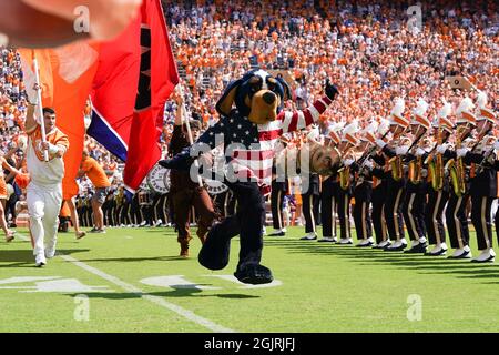 11. September 2021: Tennessee Volunteers Maskottchen Smoky vor dem NCAA-Fußballspiel zwischen den Freiwilligen der University of Tennessee und den Panthers der University of Pittsburgh im Neyland Stadium in Knoxville, TN, Tim Gangloff/CSM Stockfoto