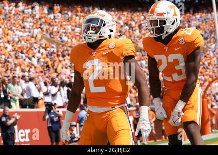 11. September 2021: Tennessee Volunteers running back Jabari Small #2 feiert einen Touchdown mit Tennessee Volunteers running back Jaylen Wright #23 während des NCAA Fußballspiels zwischen den freiwilligen Helfern der University of Tennessee und den Panthers der University of Pittsburgh im Neyland Stadium in Knoxville, TN, Tim Gangloff/CSM Stockfoto