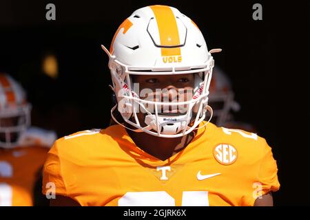 11. September 2021: Tennessee Volunteers running back Dee Beckwith #21 kommt vor dem NCAA-Fußballspiel zwischen den freiwilligen Helfern der University of Tennessee und den Panthers der University of Pittsburgh im Neyland Stadium in Knoxville, TN, Tim Gangloff/CSM heraus Stockfoto