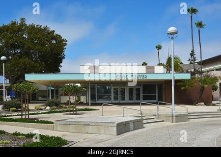 REDONDO BEACH, CALIFORNIA - 10 SEP 2021: The Council Chambers im Civic Center Gebäude, in der South Bay Region im Großraum Los Angeles. Stockfoto