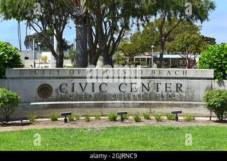 REDONDO BEACH, CALIFORNIA - 10 SEP 2021: Nahaufnahme des Schildes am Redondo Beach Civic Center Stockfoto