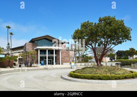 REDONDO BEACH, CALIFORNIA - 10 SEP 2021: Die Hauptbibliothek im Civic Center Complex in der South Bay Region im Großraum Los Angeles. Stockfoto