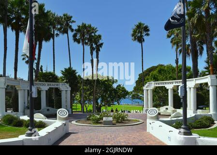 REDONDO BEACH, CALIFORNIA - 10 SEP 2021: Memorial to the Armed Services at Veterans Park, Ehrung aller früheren, gegenwärtigen und zukünftigen Veteranen. Stockfoto