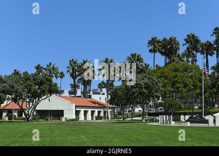 REDONDO BEACH, CALIFORNIA - 10 SEP 2021: Senior Center und Memorial im Veterans Park. Stockfoto