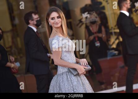 Venedig, Italien. September 2021. Penelope Cruz nimmt am Samstag, den 11. September 2021, an den 78. Internationalen Filmfestspielen von Venedig Teil. Foto von Rocco Spaziani/UPI Credit: UPI/Alamy Live News Stockfoto