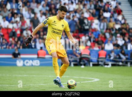 Torwart von Clermont Arthur Desmas während des französischen Ligue 1 Fußballspiels zwischen Paris Saint-Germain und Clermont Foot 63 am 11. September 2021 im Stadion Parc des Princes in Paris, Frankreich - Foto Jean Catuffe / DPPI Stockfoto