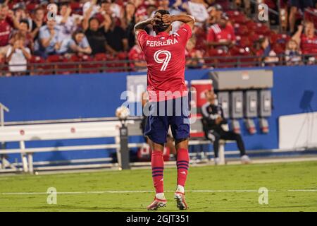 Dallas, Texas, USA, 11. September 2021, Der FC Dallas-Stürmer Jesús Ferreira #9 reagiert, nachdem er in der zweiten Halbzeit im Toyota-Stadion keine Chance auf ein Tor verpasst hat. (Foto: Marty Jean-Louis) Stockfoto