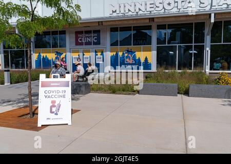 Falcon Heights, Minnesota - 30. August 2021: Die kostenlose Impfklinik COVID-19 auf der Minnesota State Fair Stockfoto