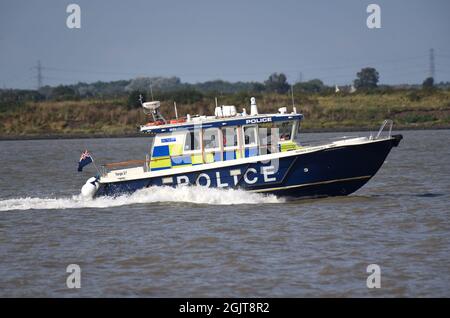 11/09/2021River Thames Gravesend Großbritannien. Das Metropolitan Police Boat Patrick Colquhoun II ist auf der Themse bei Gravesend abgebildet. Stockfoto