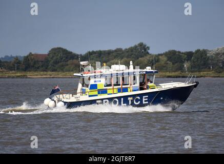 11/09/2021River Thames Gravesend Großbritannien. Das Metropolitan Police Boat Patrick Colquhoun II ist auf der Themse bei Gravesend abgebildet. Stockfoto