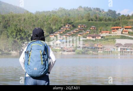 Tourist in Rak Thai Dorf, chinesische Kuomintang Flüchtlinge Siedlung im Jahr 1949, Mae Hong Son Provinz, Nord-Thailand. Stockfoto