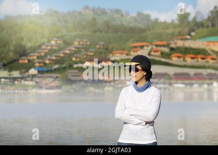 Tourist in Rak Thai Dorf, chinesische Kuomintang Flüchtlinge Siedlung im Jahr 1949, Mae Hong Son Provinz, Nord-Thailand. Stockfoto