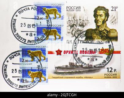 MOSKAU, RUSSLAND - 09. JUNI 2021: In Russland gedruckte Briefmarke zeigt P.I. Bagration (1765-1812 und Guards Patrol Ship 'Metel', Serie, um 2015 und Stockfoto