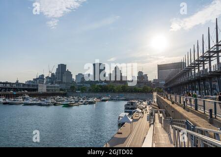 Quebec, Kanada - August 25 2021 : Alter Hafen von Montreal. Jacques-Cartier Quay. Jacques Cartier Pier. Stockfoto