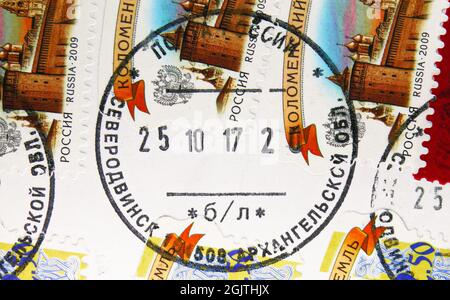 MOSKAU, RUSSLAND - 10. JUNI 2021: In Russland gedruckte Briefmarke des Postamtes Severodwinsk, Region Archangelsk, datiert 2017 Stockfoto