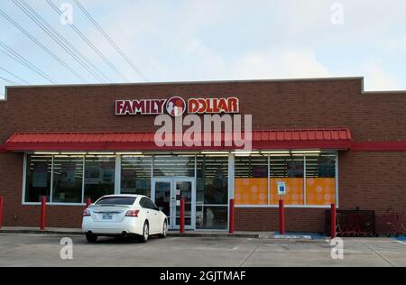 Humble, Texas USA 08-14-2019: Außenansicht des Family Dollar Stores in Humble, TX. Gegründet 1959 Charlotte NC. Stockfoto