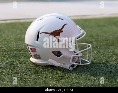 Das Feld Vor Dem Spiel. September 2021. Ein Texas Longhorn ruht vor dem Spiel auf dem Spielfeld. Arkansas besiegte Texas 40-21 in der US-amerikanischen Region, Richey Miller/CSM/Alamy Live News Stockfoto