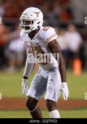 11. September 2021: B.J. Foster #25 Texas defensive Rückenbewegungen, wenn der Ball ins Spiel gebracht wird. Arkansas besiegte Texas 40-21 in der US-Bundesstaaten-Region, Richey Miller/CSM Stockfoto