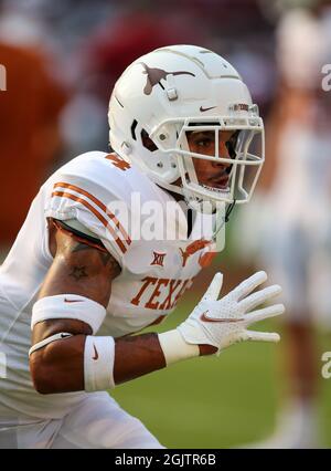 11. September 2021: Der texanische Defensivverteidiger Darion Dunn #4 kommt ins Feld. Arkansas besiegte Texas 40-21 in der US-Bundesstaaten-Region, Richey Miller/CSM Stockfoto