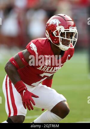 11. September 2021: Joe Foucha #7 Arkansas defensiver Rücken bewegt sich, während der Ball geschnappt wird. Arkansas besiegte Texas 40-21 in der US-Bundesstaaten-Region, Richey Miller/CSM Stockfoto