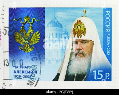 MOSKAU, RUSSLAND - 18. JUNI 2021: Die in Russland gedruckte Briefmarke zeigt Patriarch Aleksy II. Von Moskau, Kavaliere des Ordens des Heiligen Andreas Serie, Cir Stockfoto