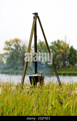 Kessel auf dem Feuer, die Natur des Waldes im Herbst Stockfoto