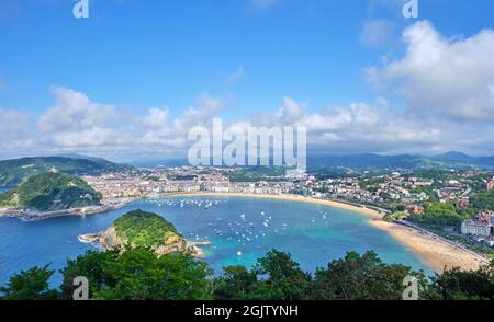 Der berühmte Strand La Concha in San Sebastian von oben Stockfoto