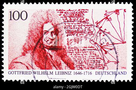 MOSKAU, RUSSLAND - 20. JUNI 2021: Die in Deutschland gedruckte Briefmarke zeigt Gottfried Leibniz und ein mathematisches Diagramm, um 1996 Stockfoto