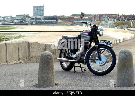 1963 Triumph Trophy beim Mile Beach Race 2021. Motorrad Sprint Rennen auf Margate Sands Beach Thanet Kent UK Stockfoto