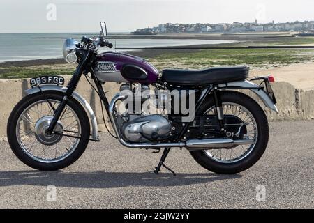 1963 Triumph Trophy beim Mile Beach Race 2021. Motorrad Sprint Rennen auf Margate Sands Beach Thanet Kent UK Stockfoto