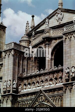 PARTE SUPERIOR DE LA FACHADA PRINCIPAL. Lage: CATEDRAL-EXTERIOR. Toledo. SPANIEN. Stockfoto
