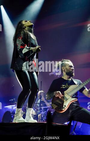 Moskau, Russland. September 2021. Tatiana Shmayljuk von der Jinjer Band spielt live auf der Bühne des Moskauer 1930. (Foto von Mihail Siergiejevicz/SOPA IMAG/Sipa USA) Quelle: SIPA USA/Alamy Live News Stockfoto