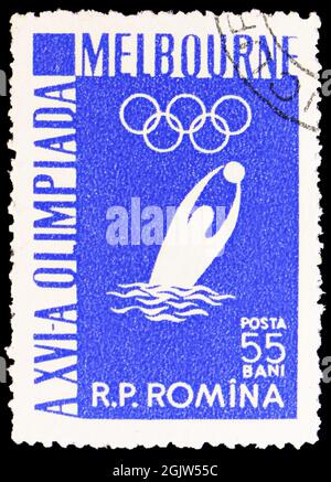 MOSKAU, RUSSLAND - 20. JUNI 2021: Briefmarke gedruckt in Rumänien zeigt Wasserball, Olympische Sommerspiele 1956 - Melbourne Serie, um 1956 Stockfoto