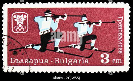 MOSKAU, RUSSLAND - 20. JUNI 2021: In Bulgarien gedruckte Briefmarke zeigt Biathlon, Olympische Winterspiele 1968 - Grenoble Serie, um 1967 Stockfoto