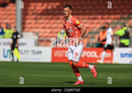 Blackpool, Großbritannien. September 2021. Jerry Yates #9 von Blackpool während des Spiels in Blackpool, Großbritannien am 9/11/2021. (Foto von Mark Cosgrove/News Images/Sipa USA) Quelle: SIPA USA/Alamy Live News Stockfoto