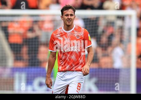 Blackpool, Großbritannien. September 2021. Ryan Wintle (8) von Blackpool während des Spiels in Blackpool, Großbritannien am 9/11/2021. (Foto von Mark Cosgrove/News Images/Sipa USA) Quelle: SIPA USA/Alamy Live News Stockfoto