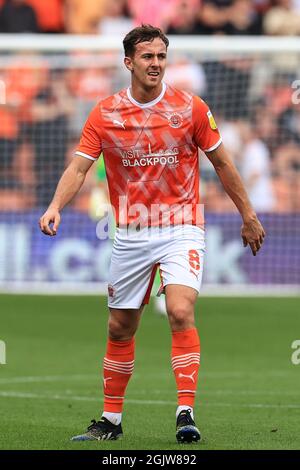 Blackpool, Großbritannien. September 2021. Ryan Wintle (8) von Blackpool während des Spiels in Blackpool, Großbritannien am 9/11/2021. (Foto von Mark Cosgrove/News Images/Sipa USA) Quelle: SIPA USA/Alamy Live News Stockfoto