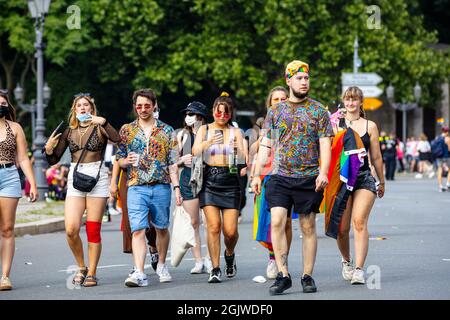 Berlin, Deutschland - 24. Juli 2021 - in der Menge des Christopher Street Day Stockfoto