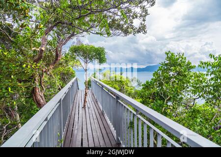 Gehweg zum oberen Aussichtspunkt der Koh Hong Insel neues Wahrzeichen zu sehen wunderschöne Landschaft 360 Grad in der Provinz Krabi, Thailand. Stockfoto