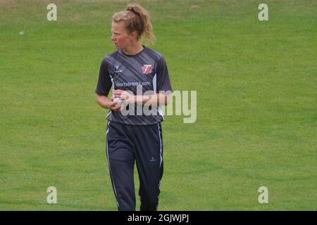 Chester le Street, Großbritannien. September 2021. Laura Jackson bereitet sich auf Thunder gegen Northern Diamonds während ihres Rachael Heyhoe Flint Trophy-Spiels im Emirates Riverside vor. Quelle: Colin Edwards/Alamy Live News Stockfoto